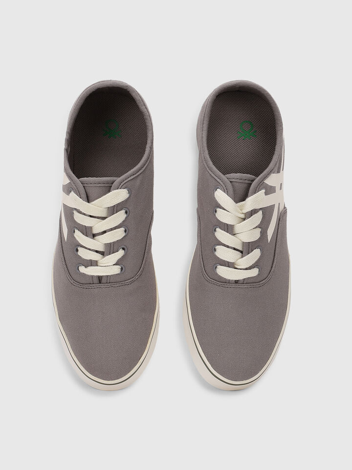 United Colors of Benetton Men Textured Sneakers image number 4